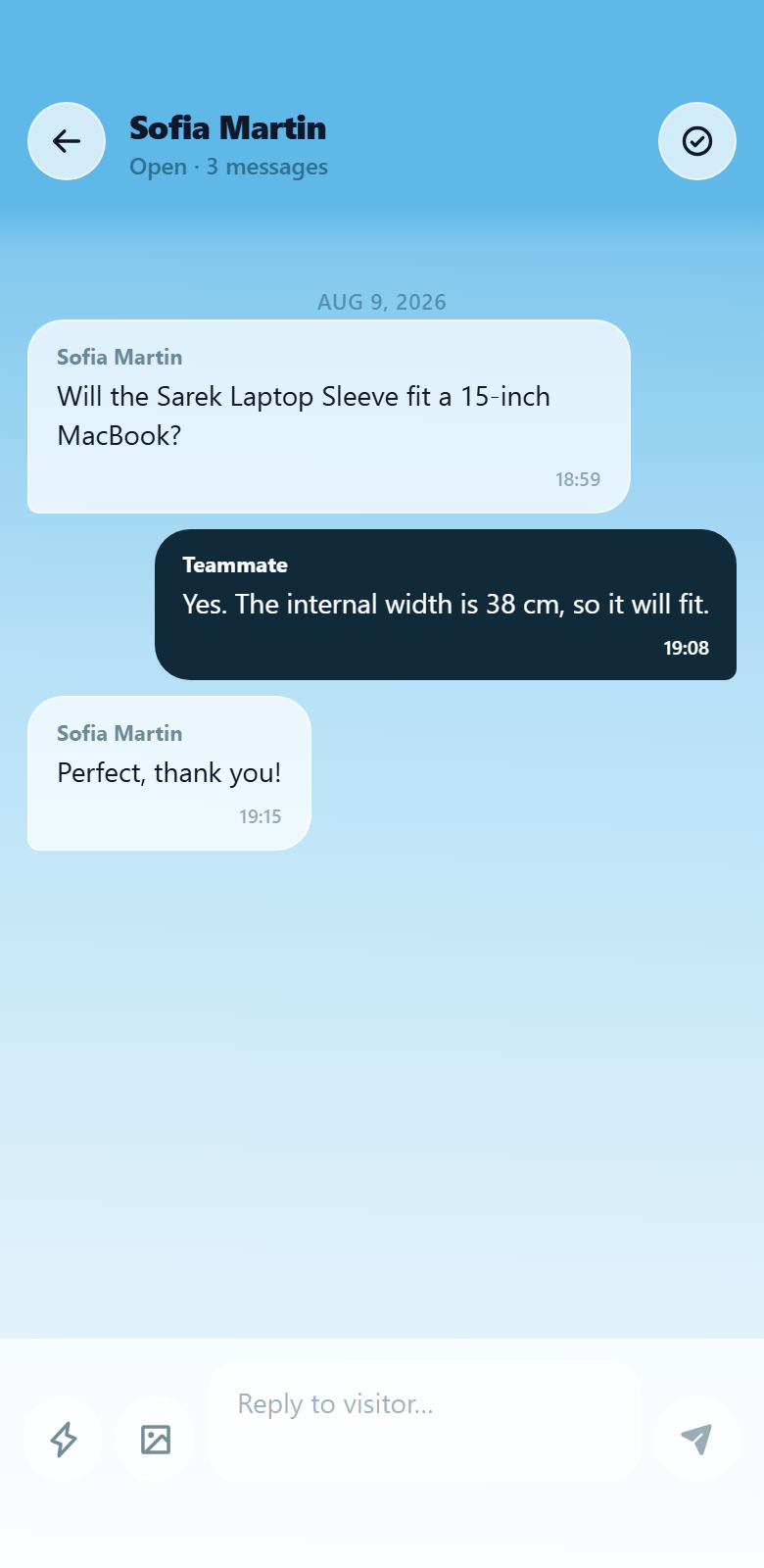 The PrestaOne app chat screen: a shopper asking whether a laptop sleeve fits a 15-inch MacBook, and the reply